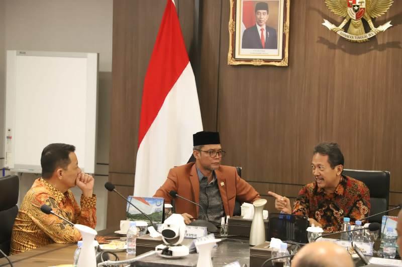 Nelayan Aceh Keluhkan Retribusi Kapal, Pj Gubernur & TA Khalid Temui Menteri Kelautan dan Perikanan