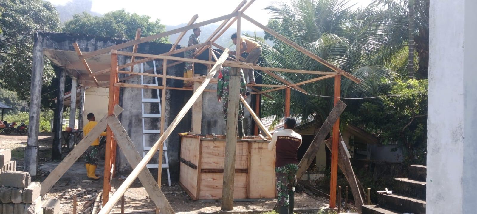 TNI dan Warga Pucuk Krueng Gotong Royong Bangun Fasilitas Tempat Wudhu Ponpes 