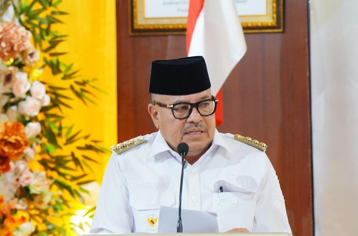 Bupati Nagan Raya TRK Ajak Orang Tua Antarkan Anak Hari Pertama Masuk Sekolah Tahun Ajaran Baru - Serambinews.com