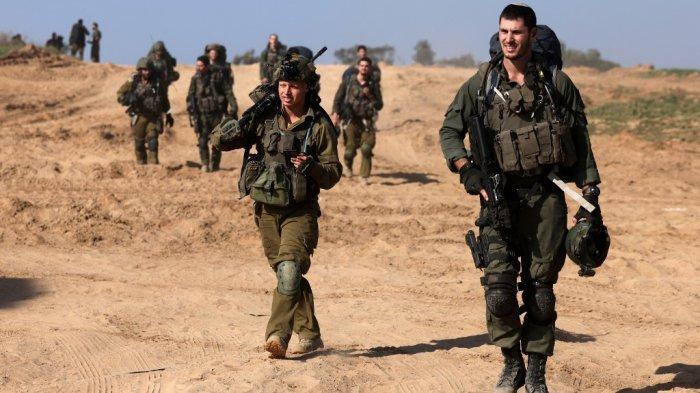 Tentara-Israel-berjalan-di-dekat-perbatasan-dengan-Jalur-Gaza.jpg
