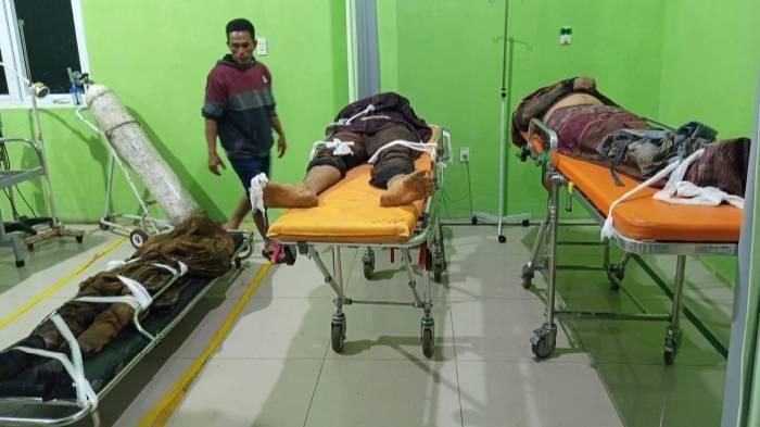 Tiga-jenazah-penambang-emas-tradisional-terbaring.jpg