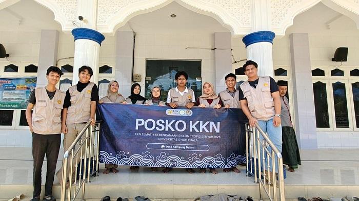Tim-KKN-Tematik-USK-melakukan-foto-bersama-di-Posko-KKN-Kampung-Dalam.jpg