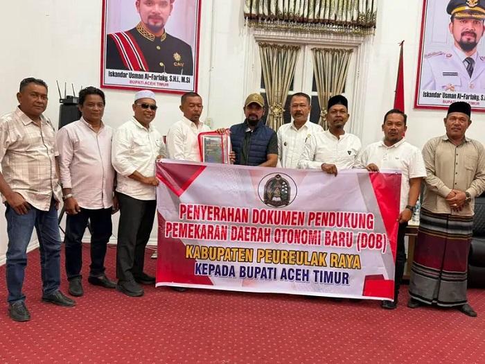 Serahkan Berkas ke Bupati, Peureulak Raya Bersiap Jadi Kabupaten Baru - Serambinews.com