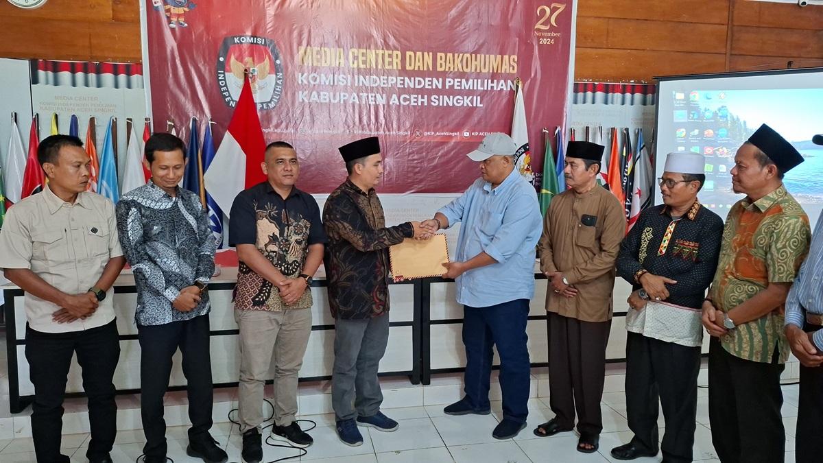 Tokoh-Aceh-Singkil-serahkan-rekomendasi-ke-KIP-Aceh-Singkil-Kamis-462026.jpg