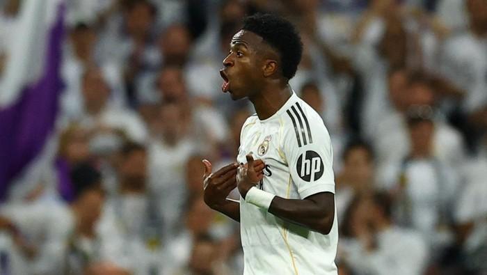 Vinicius-Junior-ngamuk-hingga-pergi-dari-bench-di-laga-Real-Madrid-vs-Barcelona.jpg