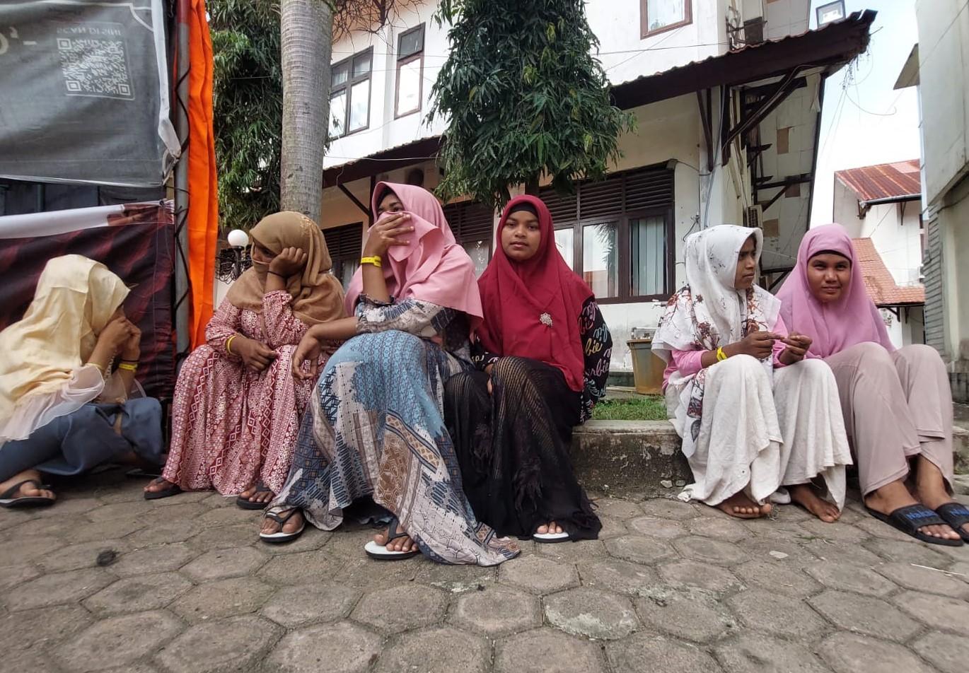Wanita-Rohingya-Tunggu-Berbuka.jpg