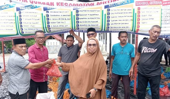 Warga Kecamatan Mutiara Timur Pidie Sembelih 259 Hewan Kurban
