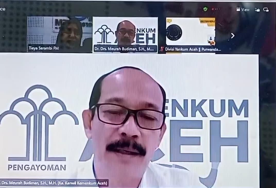 Kakanwil Kemenkum Aceh, Dr Drs Meurah Budiman SH MH dan Kadiv Pelayanan Hukum, Purwandani Harum Pinilihan SH MH saat menjadi narasumber talkshow bersama Kanwil Kemenkum Aceh, dengan tema “Pentingnya Perda dalam Melindungi Kekayaan Intelektual di Aceh” dipandu host Tieya Andalusia dari Studio Serambi FM, Senin (29/12/2025).