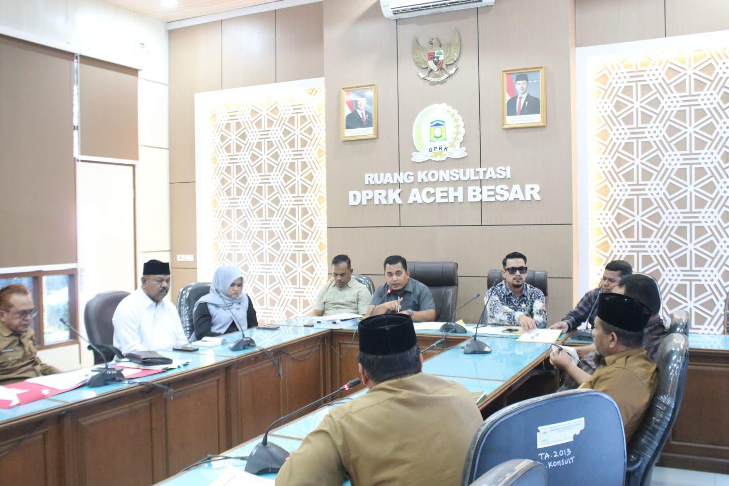 Anggota DPRK Aceh Besar Daerah Pemilihan (Dapil-VI) telah menggelar rapat dengar pendapat (RDP) terkait maklumat penetapan Imam Besar/Imeum Chiek Masjid Indrapuri di Kota Jantho (03/03/2026)