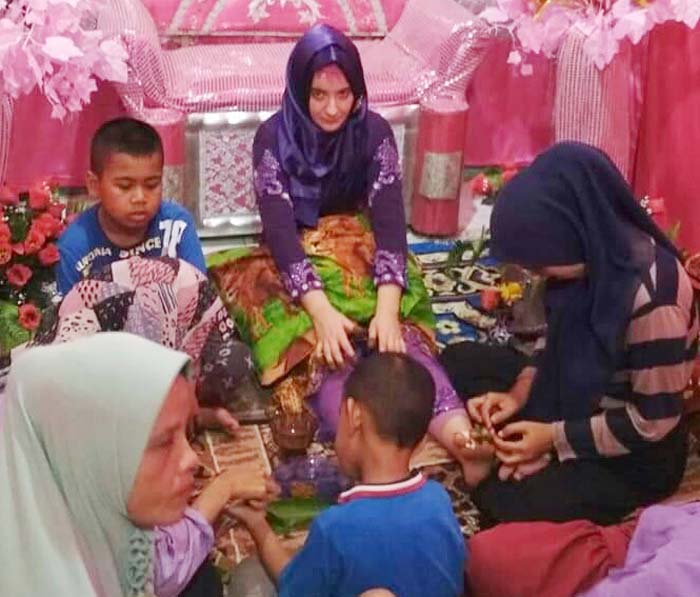 Perempuan Ceko Masuk Islam, Menikah dengan Pria Pulau Banyak