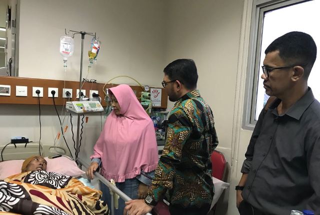 Nasir Djamil Jenguk Ahmad Ajis, Mahasiswa Penderita Bocor Usus asal Lhokseumawe di RSCM