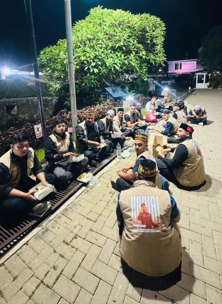 Tgk. Ahmada sahur bersama para suporter Aceh, Momen kebersamaan itu mempererat solidaritas masyarakat Aceh di perantauan.