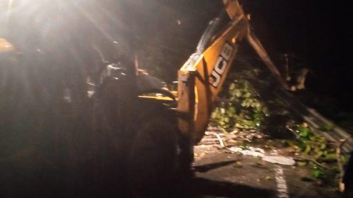 Jalan Nasional Subulussalam-Medan Tertimbun Longsor, Lalu Lintas Lumpuh