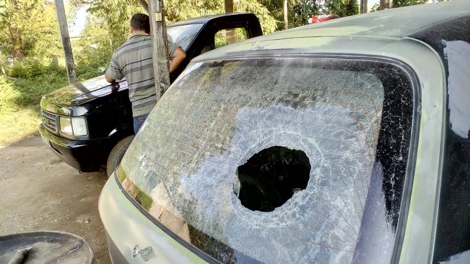 Pria Stres Hadang Bus dengan Memarkirkan Mobilnya Ditengah Jalan Pasar Grong-Grong, Begini Ceritanya