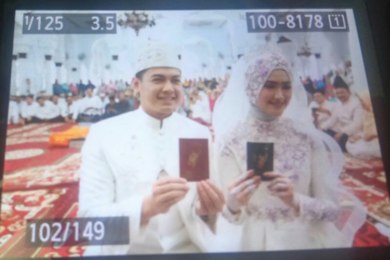 Warga Serbu Para Artis yang Datang ke Nikahan Tommy-Lisya Untuk Selfie