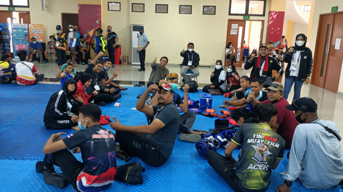 atlet-dan-ofisial-muaythai-aceh-di-pon-papua-2021.jpg