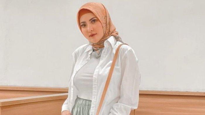 ayu-aulia-yang-sudah-mengubah-penampilannya-berhijab.jpg