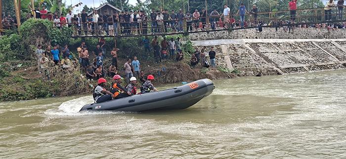 Delapan Jam Hilang di Sungai Teupin Raya Pidie, Jasad Bocah 8 Tahun Ditemukan di Rumpun Bambu
