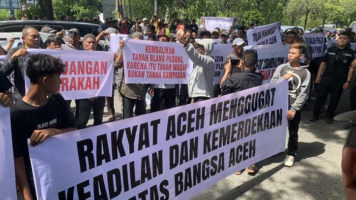 breaking-news-Seratusan-Massa-Demo-Kantor-Gubernur-Aceh.jpg