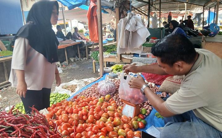 Harga Cabai Merah Melonjak di Pasar Inpres Tapaktuan, Naik 100 Persen Lebih