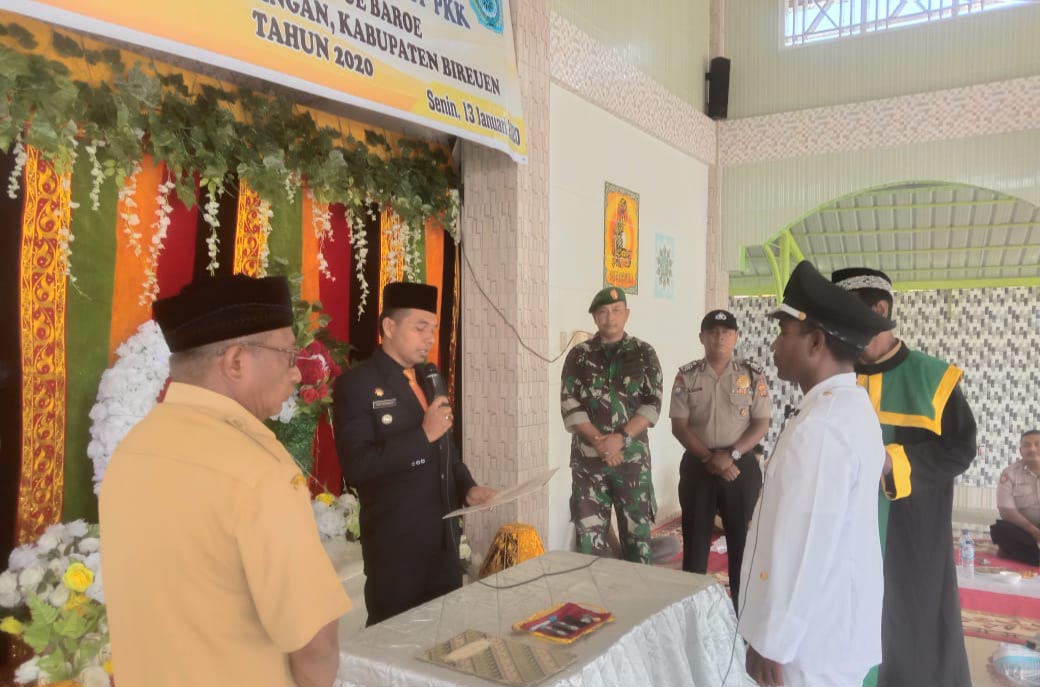 Jangan Ada Lagi WC Terbang, Pesan Camat Peusangan Saat Melantik Keuchik