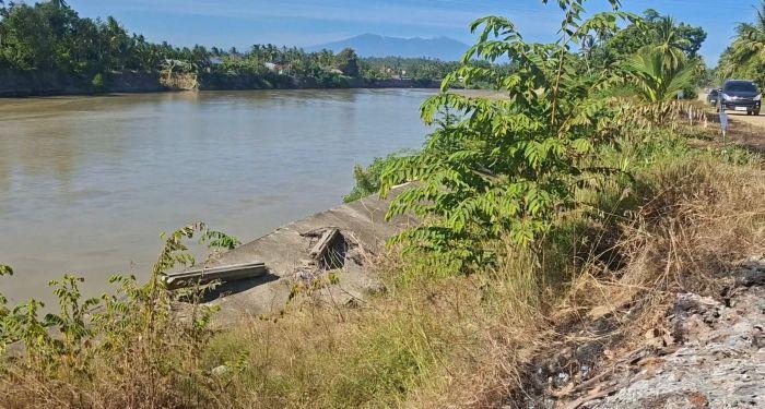 Cegah Abrasi Meluas, Pemdes Kulu Desak Pembangunan Tebing Sungai Segera Dilanjutkan - Serambinews.com