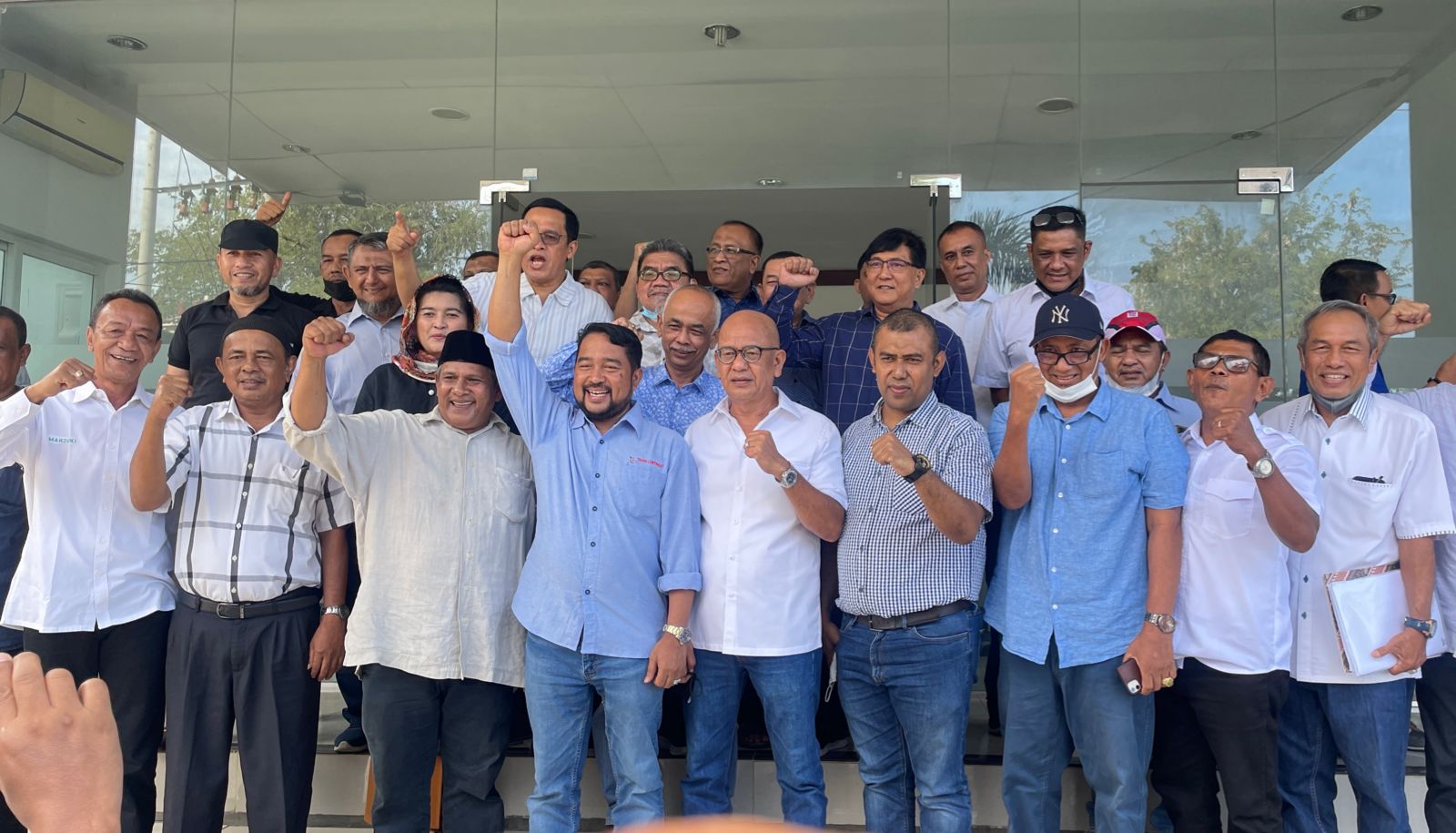 Ismail Rasyid Mendaftar Sebagai Calon Ketua Kadin Aceh, Ditemani Puluhan Tim Sukses dan Pendukungnya