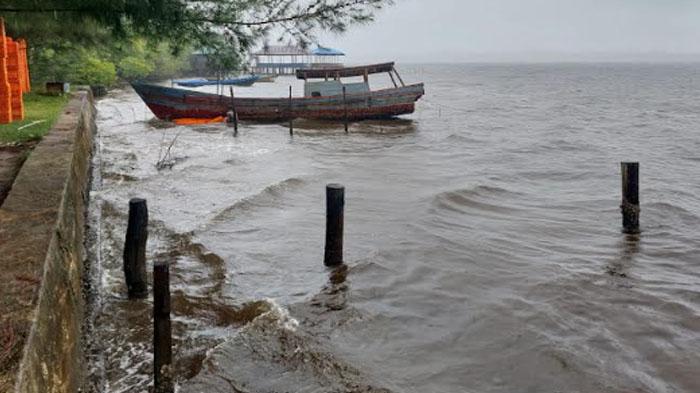 Hati-hati! Hujan Disertai Angin Guyur Wilayah Aceh Singkil