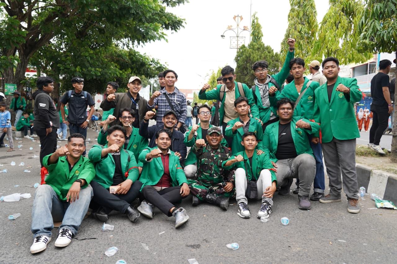 Komandan Korem (Danrem) 011/Lilawangsa, Kolonel Inf Ali Imran, menginstruksikan kepada TNI dan Polri yang bertugas pengamanan aksi demonstrasi oleh sejumlah mahasiswa, agar profesional waspada, namun tetap santun dan jangan terprovokasi.