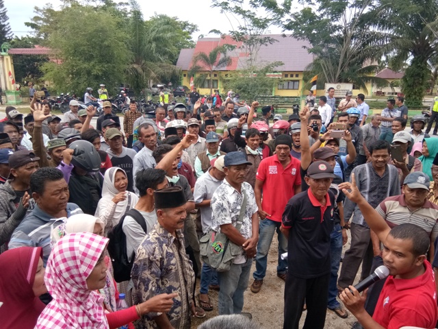 Warga Berdemo ke Kantor DPRK Aceh Singkil, Terkait Sengketa Lahan dengan PT Nafasindo