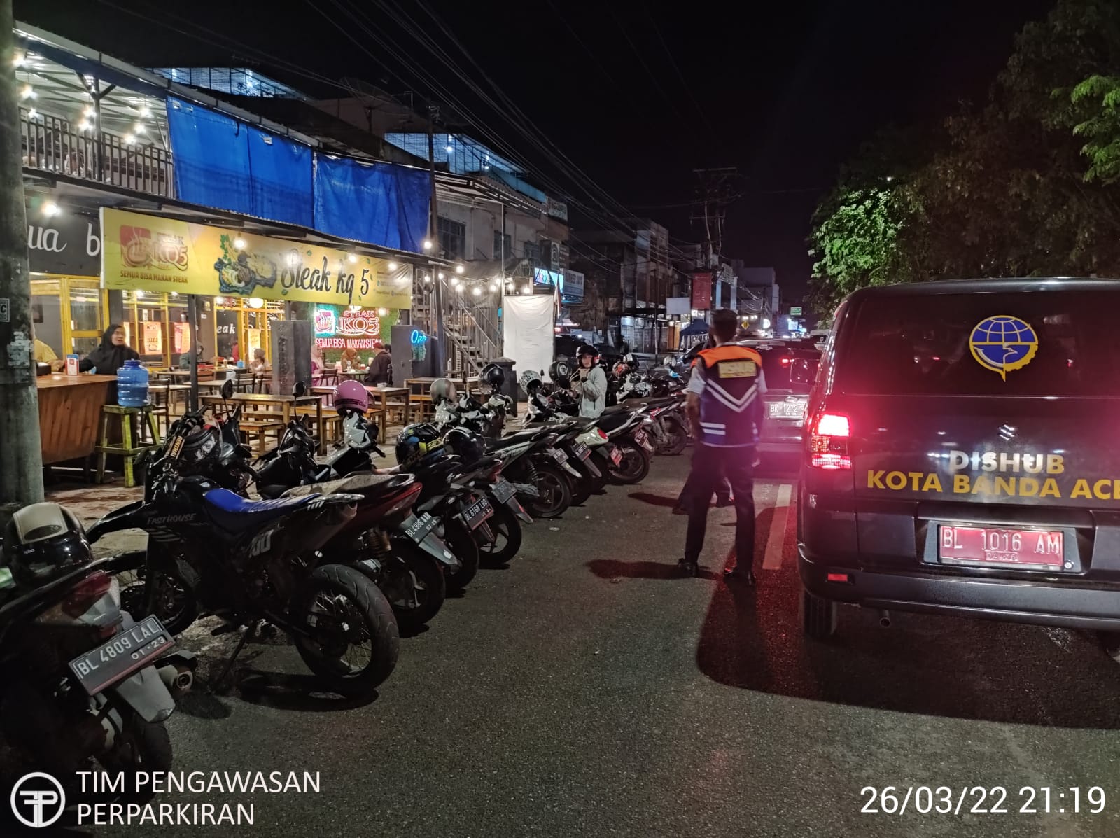 Pengaturan Parkir Semraut dan Buat Jalan Macet, Dishub Tegur Jukir di Kota Banda Aceh