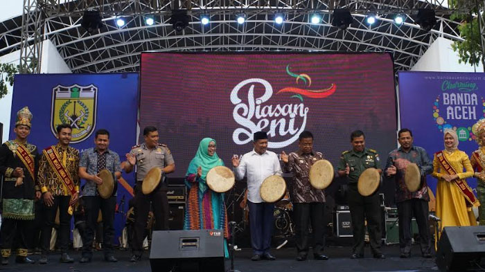 Wali Kota Buka Piasan Seni di Taman Bustanussalatin, Ada Pameran Seni Sampai Aneka Perlombaan