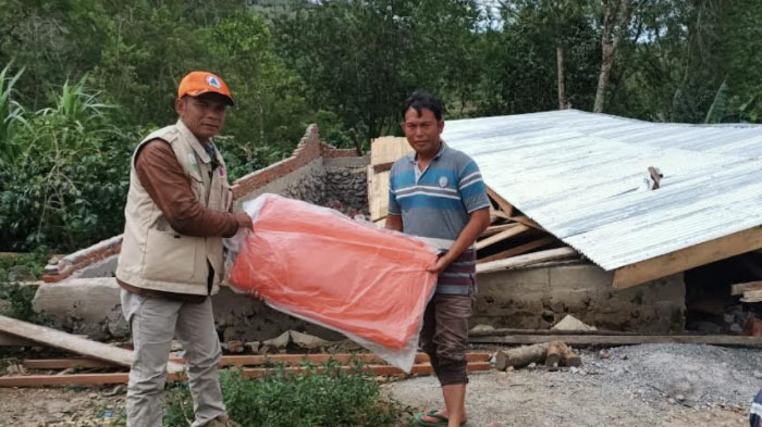 BPBD Bener Meriah Salurkan Bantuan untuk Korban Rumah Roboh di Kecamatan Permata