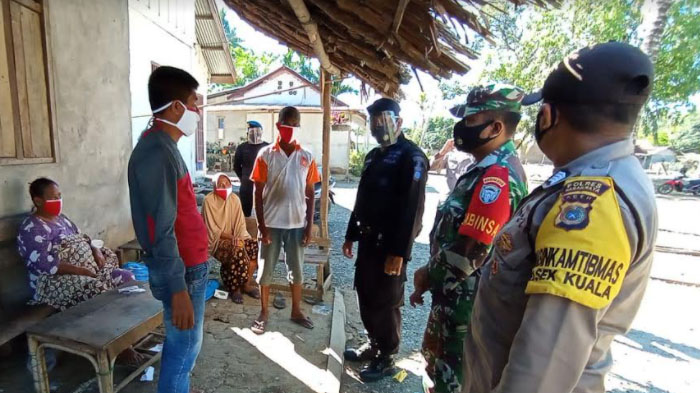 Tim Gabungan Masuk Desa Ajak Warga Pakai Masker