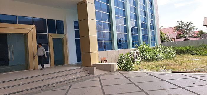 Gedung Pusat Diagnostik di RSUD Tgk Chik Di Tiro Sigli, Pidie Terbengkalai