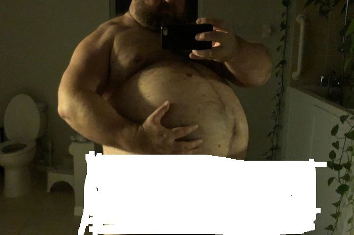 Demi Puaskan Penggemar yang Suka Perutnya, Selebgram Ini Rela Konsumsi 10.000 Kalori Setiap Hari