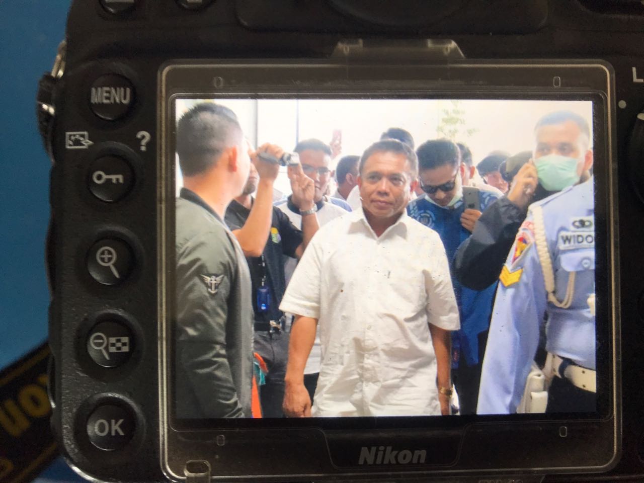 BREAKING NEWS - KPK Terbangkan Irwandi ke Jakarta, Setelah Diperiksa 10 Jam Lebih di Polda Aceh