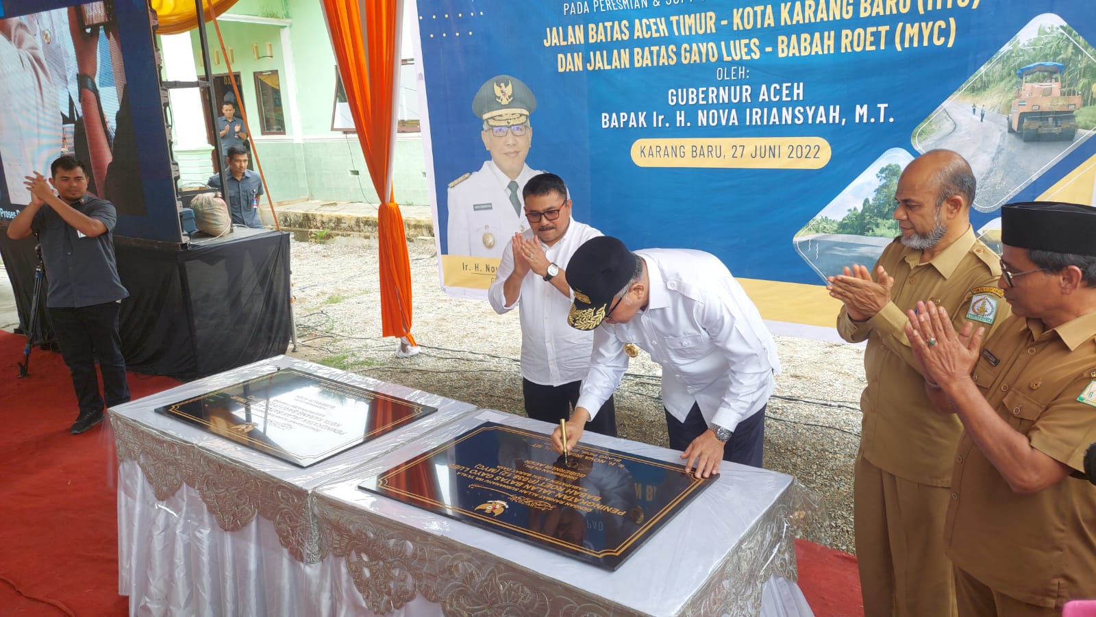 gubernur-aceh-nova-iriansyah_resmikan-jalan-multiyears_2022.jpg