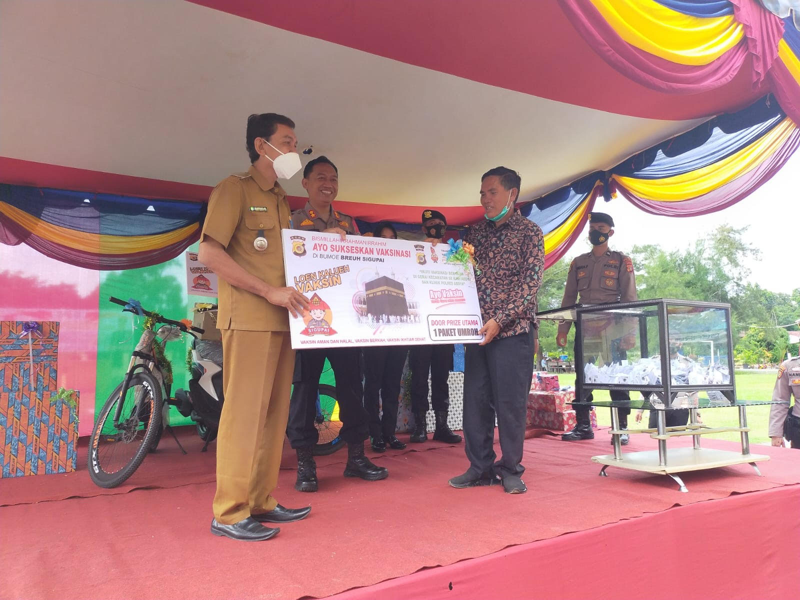 Polres Abdya Undi Hadiah Vaksin, Warga Manggeng Abdya Mendapatkan Hadiah Umrah