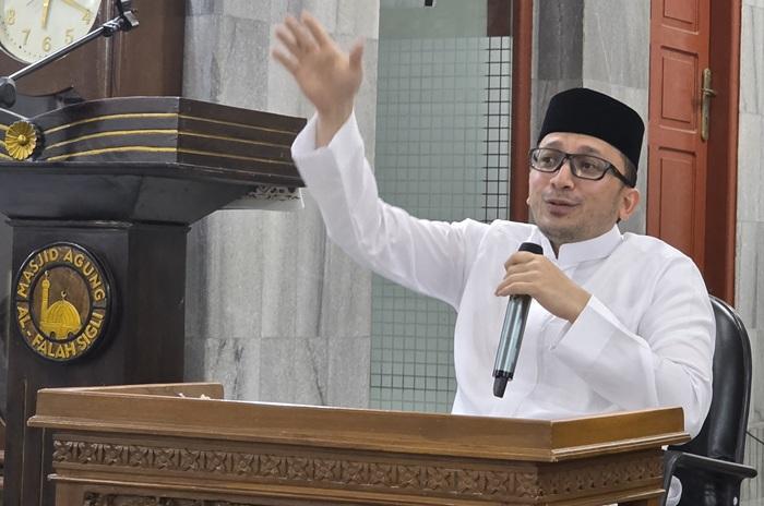 Isi Kajian Subuh di Masjid Agung Al-Falah Sigli, Hafidz 30 Juz Ini Sampaikan Hikmah Turunnya Qur'an