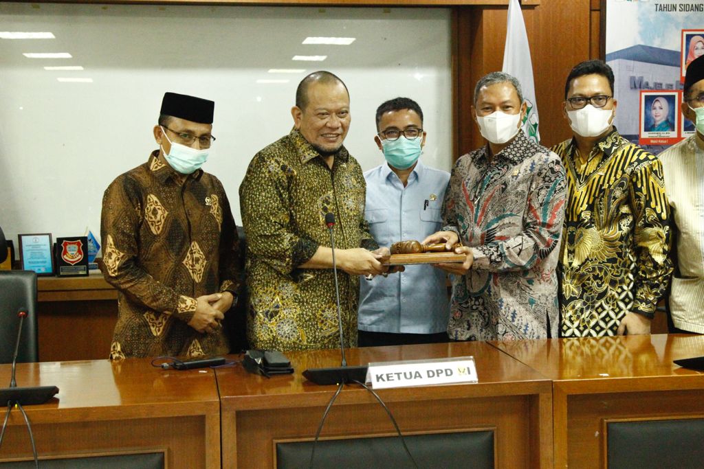 H Sudirman alias Haji Uma Kembali Terpilih Sebagai Pimpinan PURT DPD RI - haji-uma-menjadi-wakil-ketua-iii-purt-di-dpd-ri_2021.jpg