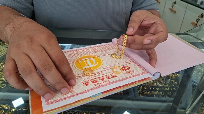 harga-emas-di-aceh-timur-ambruk_segini-harga-emas-per-mayam_.jpg