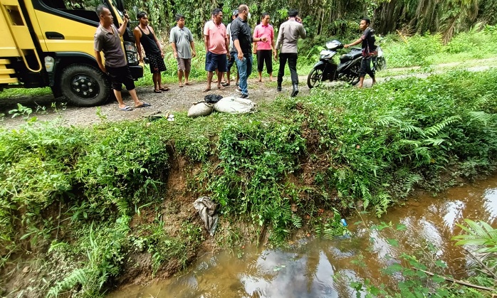 Tragis! Ibu 3 Anak Ditemukan Meninggal Tertimpa Sepmor dalam Parit Kebun Kelapa Sawit di Nagan Raya