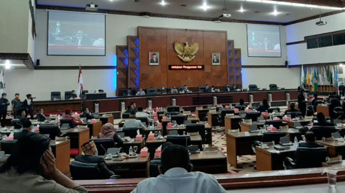 58 Anggota DPRA Sampaikan Hak Interpelasi kepada Ketua DPRA dalam Rapat Paripurna