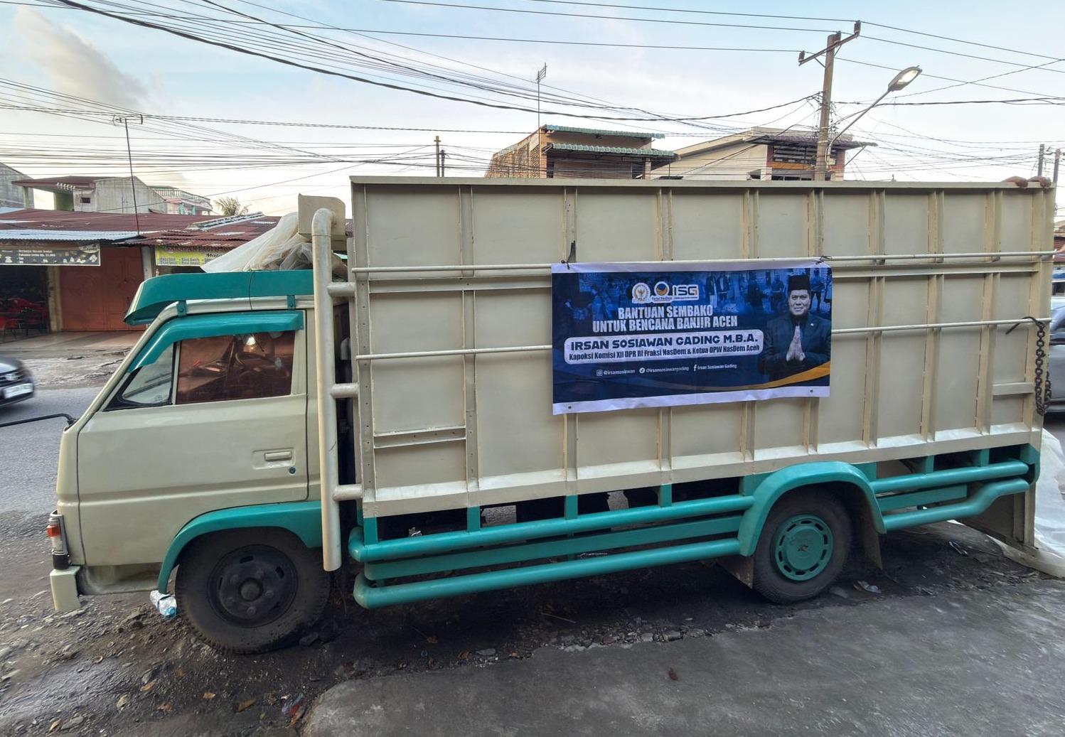 Irsan Sosiawan Krim  5 Truk Air Bersih dan 5 Ton Sembako Ke Aceh Tamiang