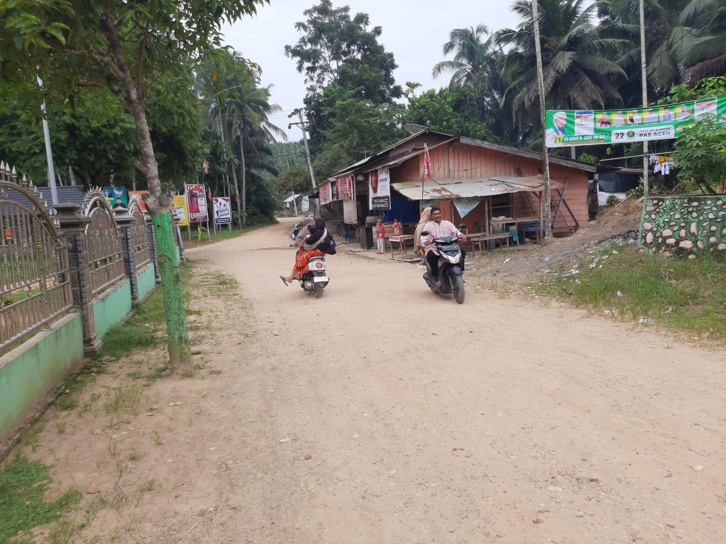 Warga Minta Pemkab Bireuen Prioritaskan Untuk Aspal Jalan Tanjong Siron Kutablang