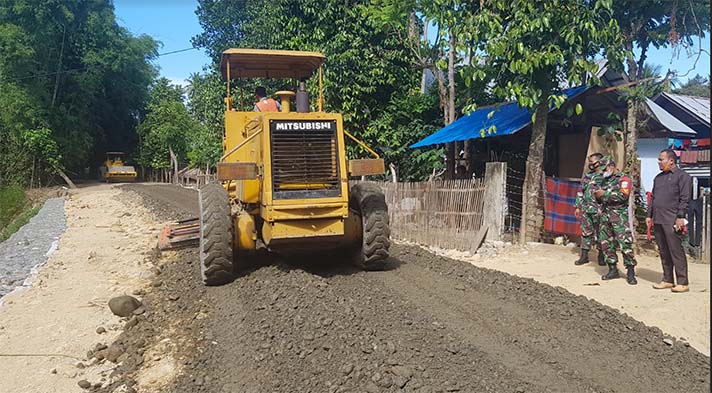 Ruas Jalan Kecamatan Pidie-Delima Diaspal Setelah 76 Tahun Penantian Warga