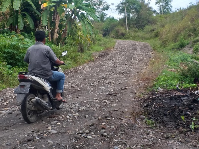 Jalan Paya Cut Tembus Simpang Mulia Rusak Parah, Warga Kesulitan Melintas, Begini Kondisinya
