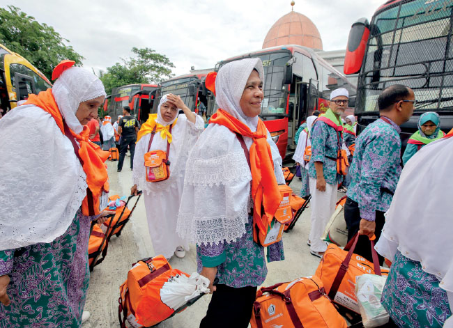 jamaah-calon-haji-jch-kloter-pertama-tiba-di-asrama-haji-embarkasi_20170816_101337.jpg
