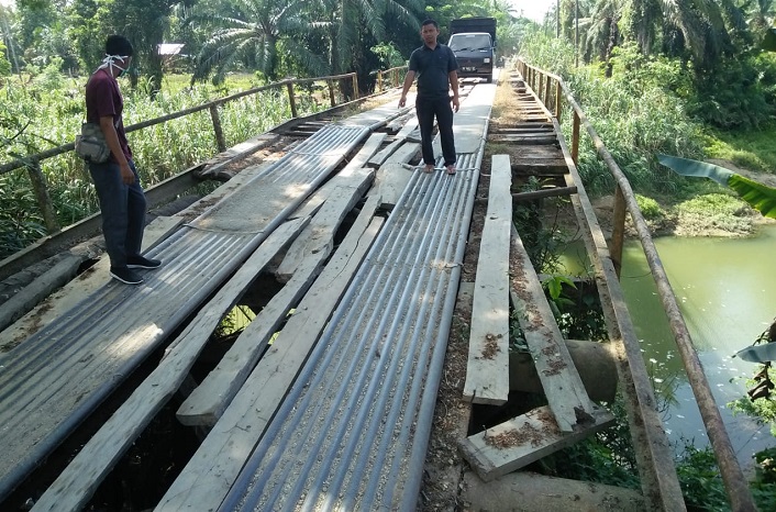 Jembatan Hubung Antar Kecamatan Rusak Parah di Aceh Timur